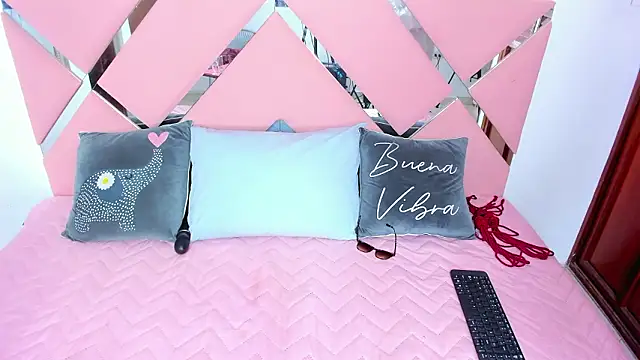 nahomygrey  online show from February 2026 07:54:02 PM