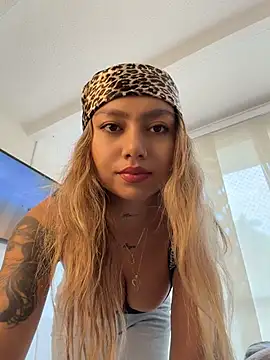 Snapshot of amanda-medrano1 chatting on June 2026 02:22:02 PM amanda-medrano1 online show from June 2026 02:22:02 PM