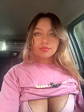 amanda-medrano1 online show from December 2025 05:02:01 PM