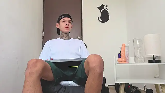 Saturno v online show from November 2025 06:17:02 AM