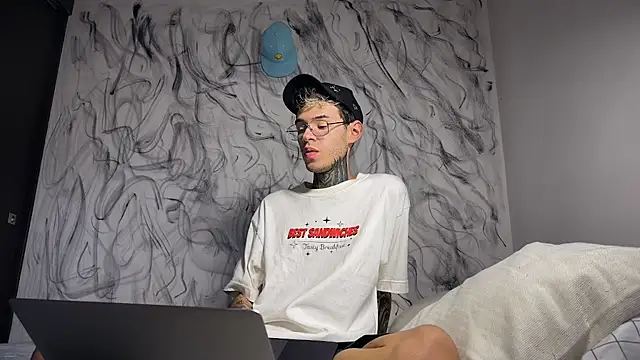 Saturno v online show from April 2026 11:01:02 PM