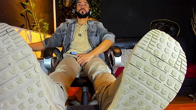 alessandro wye online show from February 2026 02:45:02 AM