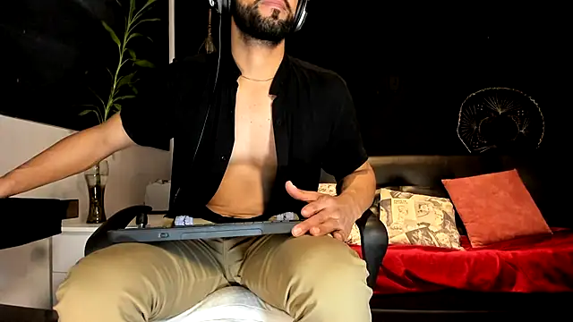 alessandro wye online show from November 2025 03:10:02 AM