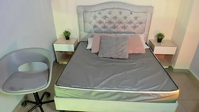 Snapshot of escarleth__ chatting on October 2025 12:50:02 PM escarleth online show from October 2025 12:50:02 PM