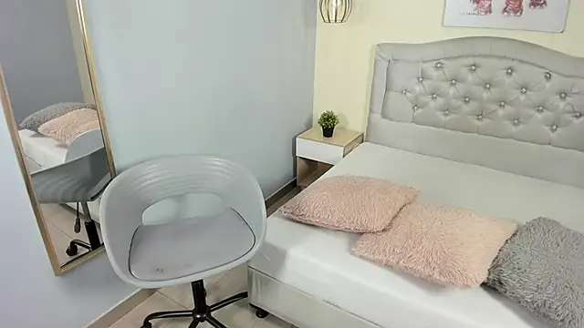 escarleth   online show from February 2026 01:00:01 PM