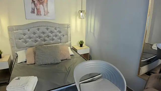 escarleth   online show from October 2025 01:34:02 PM