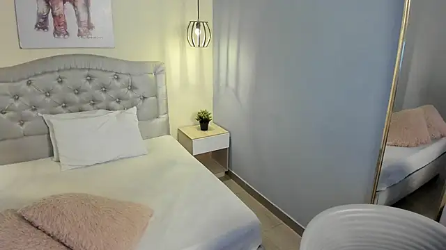 escarleth   online show from September 2025 01:36:02 PM
