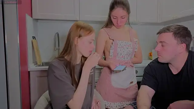 Snapshot of fcjuicy_pussy chatting on December 2025 01:06:02 PM fcjuicy pussy online show from December 2025 01:06:02 PM