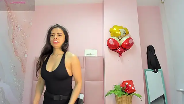 soyzarahtorres online show from October 2025 11:41:01 PM