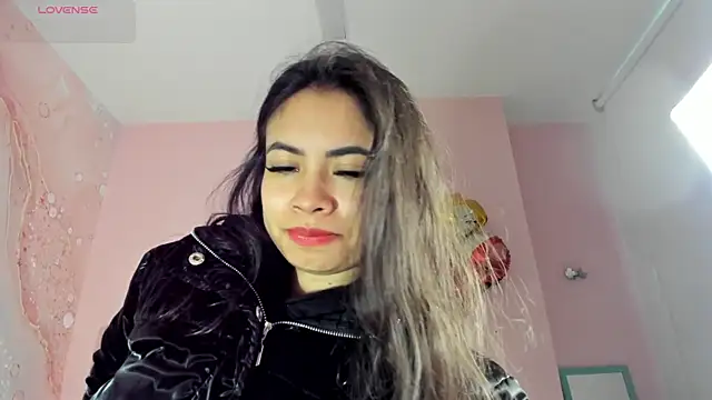 soyzarahtorres online show from December 2025 09:41:01 PM