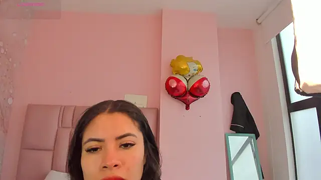 soyzarahtorres online show from November 2025 05:57:01 PM