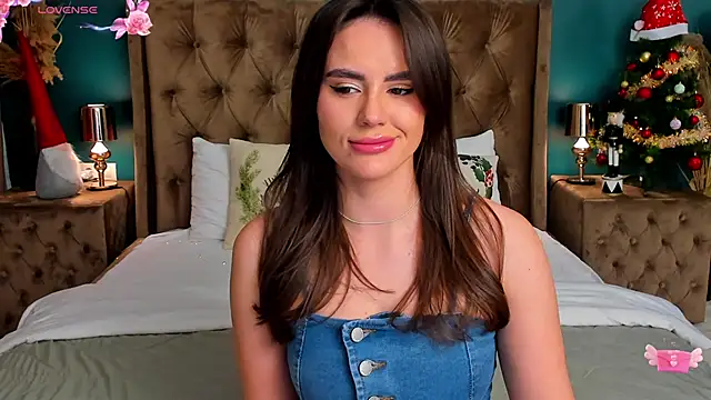 Snapshot of CalyMoon chatting on December 2025 08:20:01 PM CalyMoon online show from December 2025 08:20:01 PM