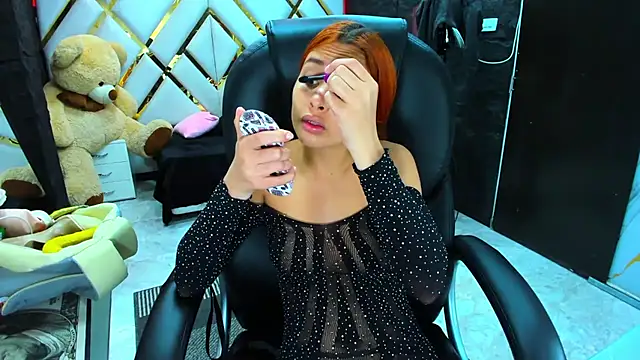 Snapshot of Paris_Petit chatting on November 2025 07:51:02 PM Paris Petit online show from November 2025 07:51:02 PM