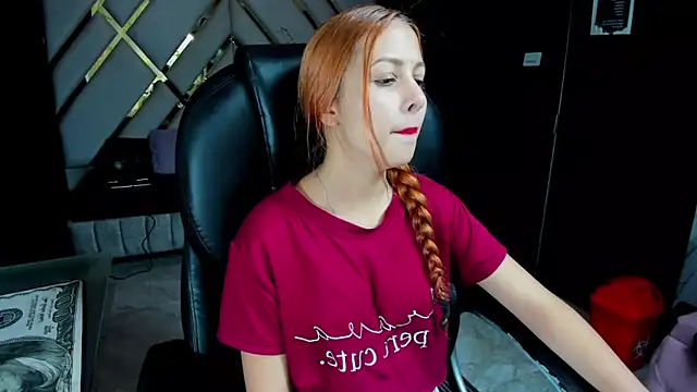 Paris Petit online show from April 2026 08:03:02 PM