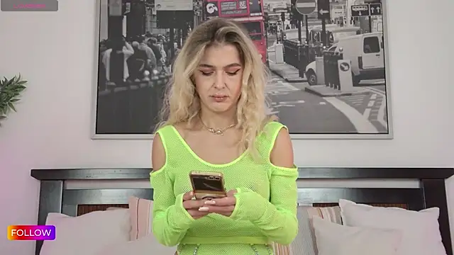 Sarah-Hart online show from October 2025 07:38:01 AM