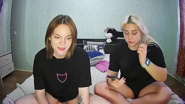 Snapshot of ChrisGirls chatting on March 2025 12:28:02 PM ChrisGirls online show from March 2025 12:28:02 PM