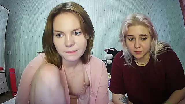 Snapshot of ChrisGirls chatting on February 2025 03:21:01 PM ChrisGirls online show from February 2025 03:21:01 PM
