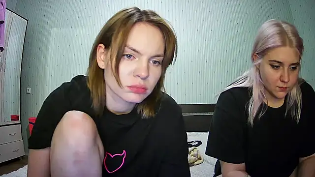 Snapshot of ChrisGirls chatting on February 2025 04:55:01 PM ChrisGirls online show from February 2025 04:55:01 PM