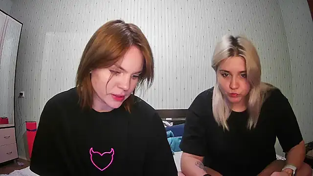Snapshot of ChrisGirls chatting on February 2025 05:09:01 PM ChrisGirls online show from February 2025 05:09:01 PM