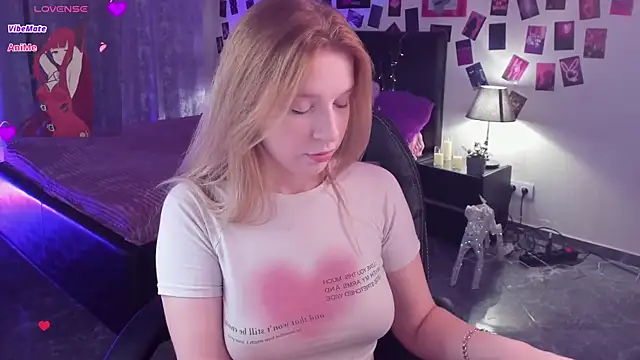 KarambaMoon online show from October 2025 08:54:02 PM