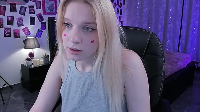 KarambaMoon online show from February 2025 08:32:01 PM