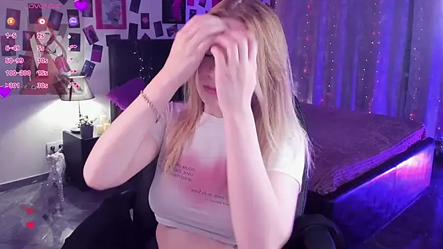 KarambaMoon online show from October 2025 08:51:02 PM