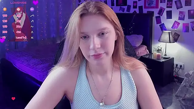 KarambaMoon online show from October 2025 09:05:01 PM
