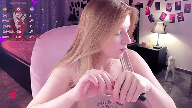 KarambaMoon online show from November 2025 08:09:01 PM