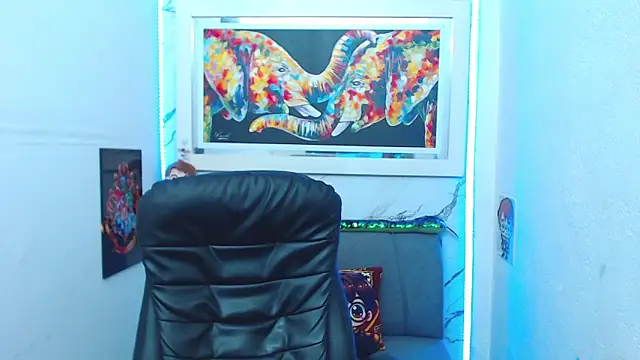 targuerian22 online show from November 2025 08:01:01 PM