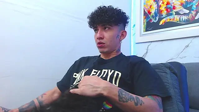 targuerian22 online show from December 2025 02:11:02 AM