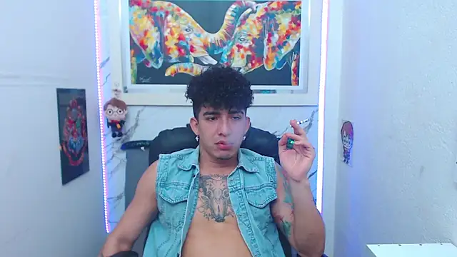 targuerian22 online show from November 2025 02:34:01 AM