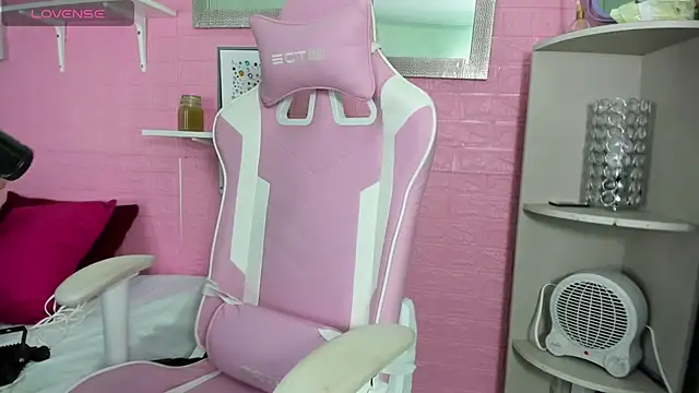 hanna  azumi online show from November 2025 01:43:01 AM