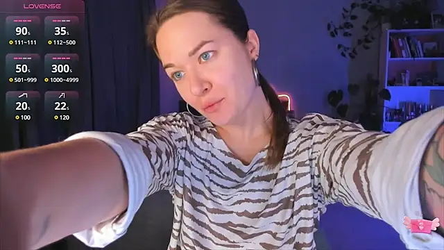 Snapshot of ami_amour_ chatting on February 2025 08:03:02 PM ami amour online show from February 2025 08:03:02 PM