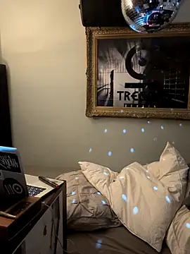 Snapshot of pillepallex84x chatting on October 2025 03:29:02 AM pillepallex84x online show from October 2025 03:29:02 AM