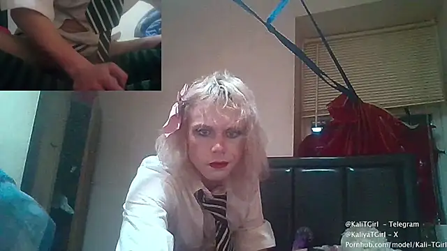 Snapshot of KaliTs chatting on November 2025 09:40:02 PM KaliTs online show from November 2025 09:40:02 PM