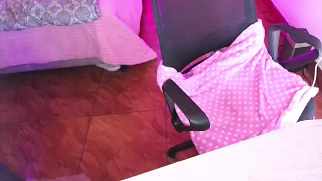 Emilyswan04 online show from September 2025 01:33:01 AM