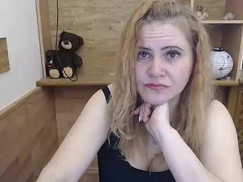 DaniellaKiss online show from April 2026 07:41:02 PM