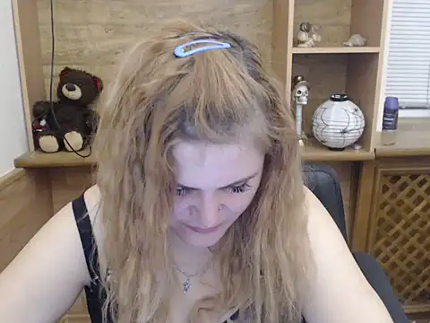 DaniellaKiss online show from April 2026 05:39:01 PM