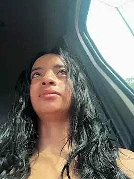 Laura fernandezII online show from November 2025 01:58:02 PM