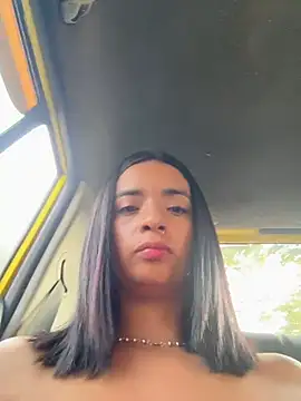 Laura fernandezII online show from February 2026 12:27:01 PM