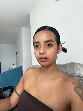 Laura fernandezII online show from May 2026 06:16:01 PM