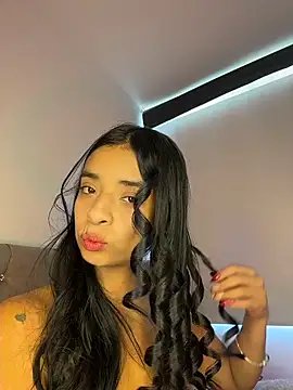 Laura fernandezII online show from December 2025 09:07:02 PM