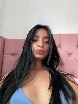 Laura fernandezII online show from March 2025 10:13:01 PM