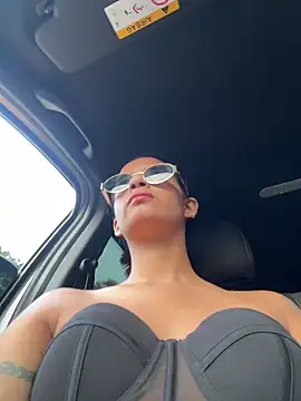 Laura fernandezII online show from March 2026 10:15:02 PM