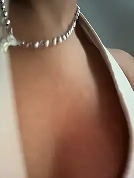 Laura fernandezII online show from April 2026 02:57:01 PM