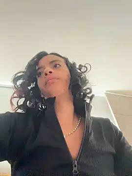 Laura fernandezII online show from April 2026 08:43:01 PM