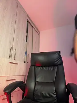 Laura fernandezII online show from November 2025 02:42:02 PM