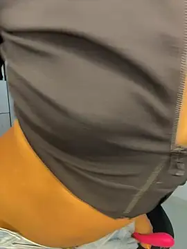 Laura fernandezII online show from February 2026 08:05:02 PM