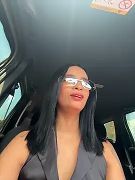 Laura fernandezII online show from May 2026 05:38:01 PM
