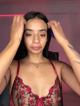 Laura fernandezII online show from October 2025 09:27:01 PM